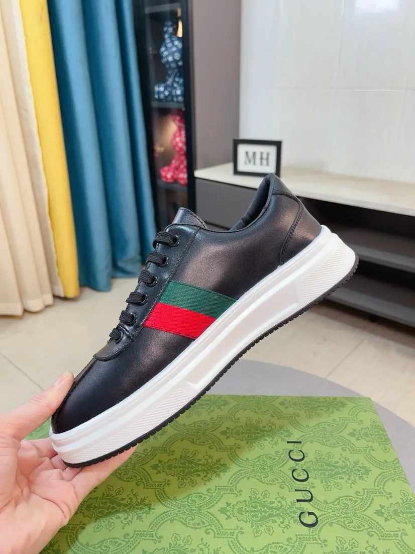 Factory price 420🌹🌹GUCCI [Gucci] New high-end brand of men's shoes, the latest fashionable casual men's shoes, trendy and versatile, relaxed and sporty style, uppers imported from Italy, first-layer cowhide, genuine leather lining and ultra-fine workmanship. Original personalized fashionable rubber wear-resistant outsole, light and comfortable on the foot, size 38-44